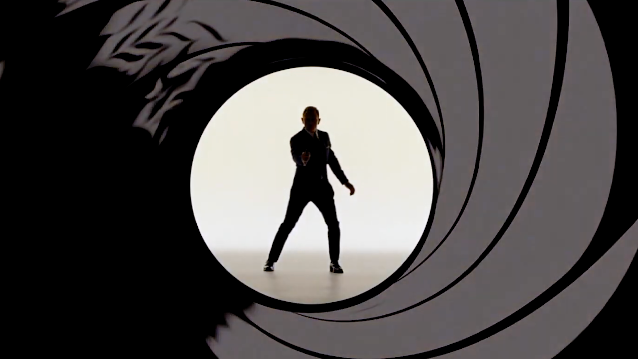 Amazon patronu Jeff Bezos, hayranların bir sonraki James Bond olarak kimin seçeceğini sorar ve cevap yüksek ve net