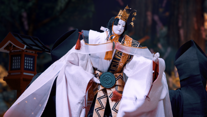 ภาคก่อนของ Kunitsu-Gami จัดแสดงผ่านโรงละคร Bunraku แบบดั้งเดิมของญี่ปุ่น