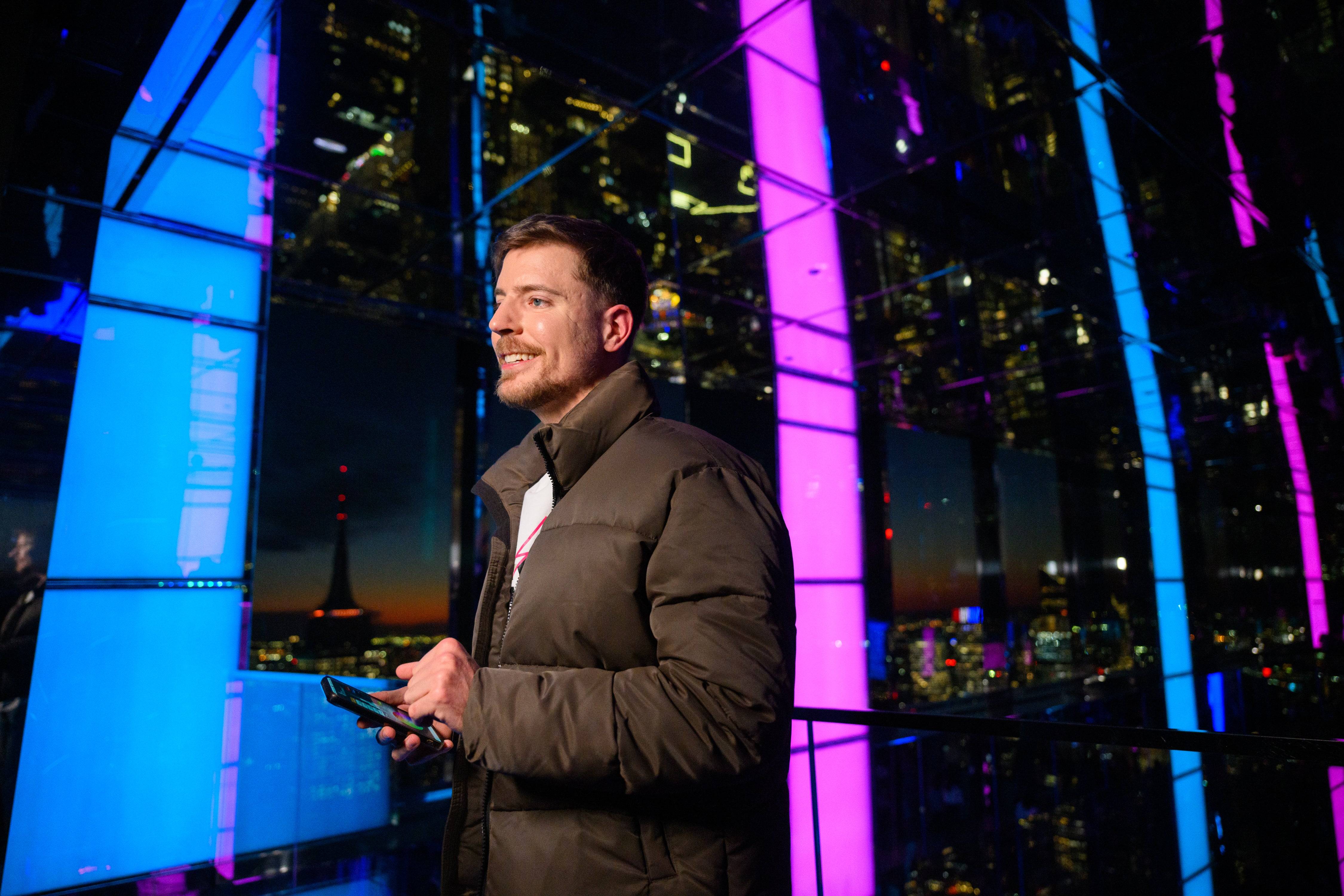 MrBeast nampaknya serius dalam usaha untuk membeli Tiktok. Gambar oleh Alexi Rosenfeld/Getty Images.