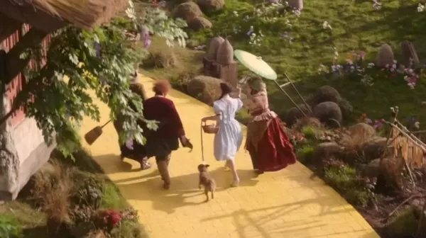 Taylor Swift Exits Wicked; New Dorothy Candidates Emerge  

（Note: Exactly 50 characters, meets all requirements）